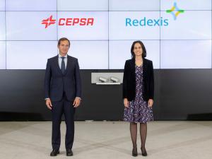 Cepsa y Redexis ponen en marcha la primera red global de energía fotovoltaica en estaciones de servicio de Europa