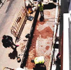 Redexis descubre en Mérida un mosaico romano del siglo III durante su actividad de despliegue de gas natural